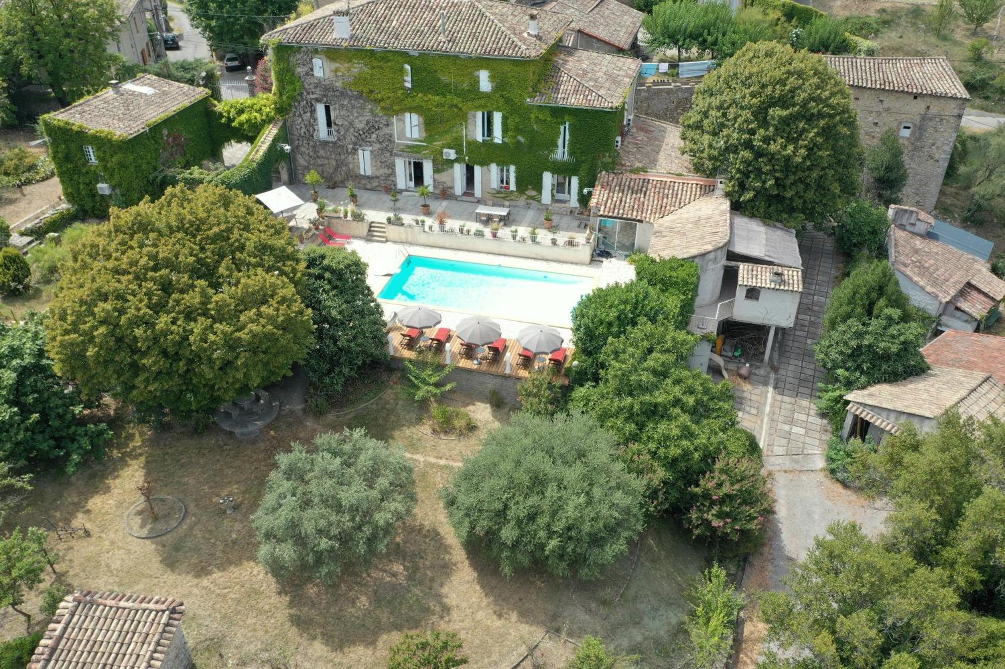 Le Domaine Du Soulier -Gite Et Chambres D'Hotes - La Maison Du Gardien Tornac エクステリア 写真