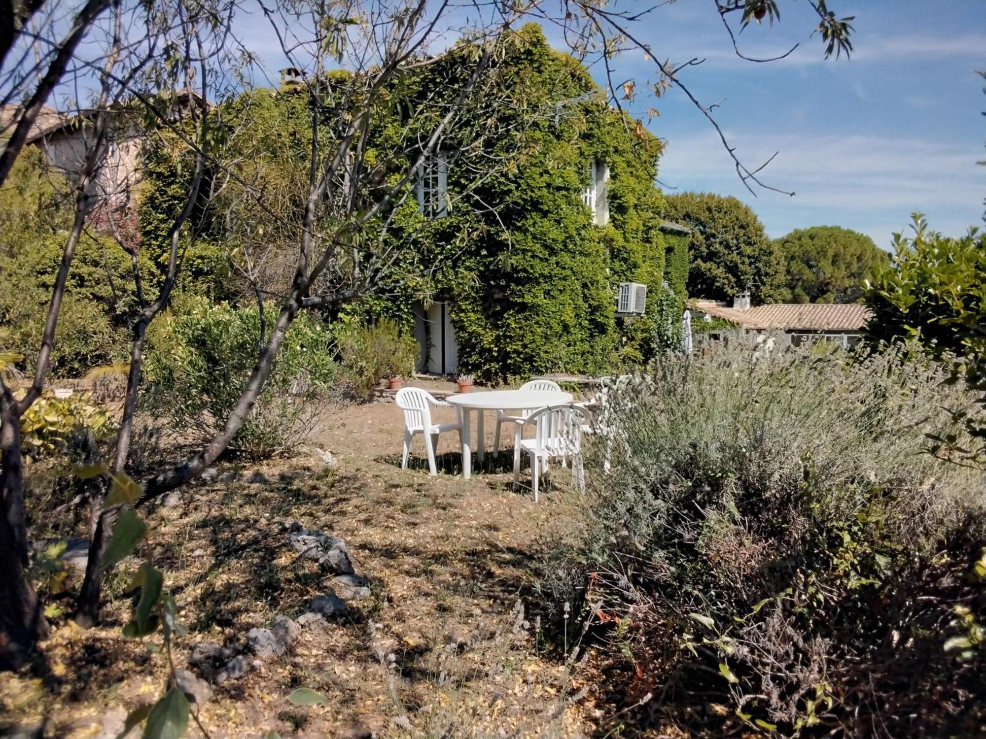 Le Domaine Du Soulier -Gite Et Chambres D'Hotes - La Maison Du Gardien Tornac エクステリア 写真
