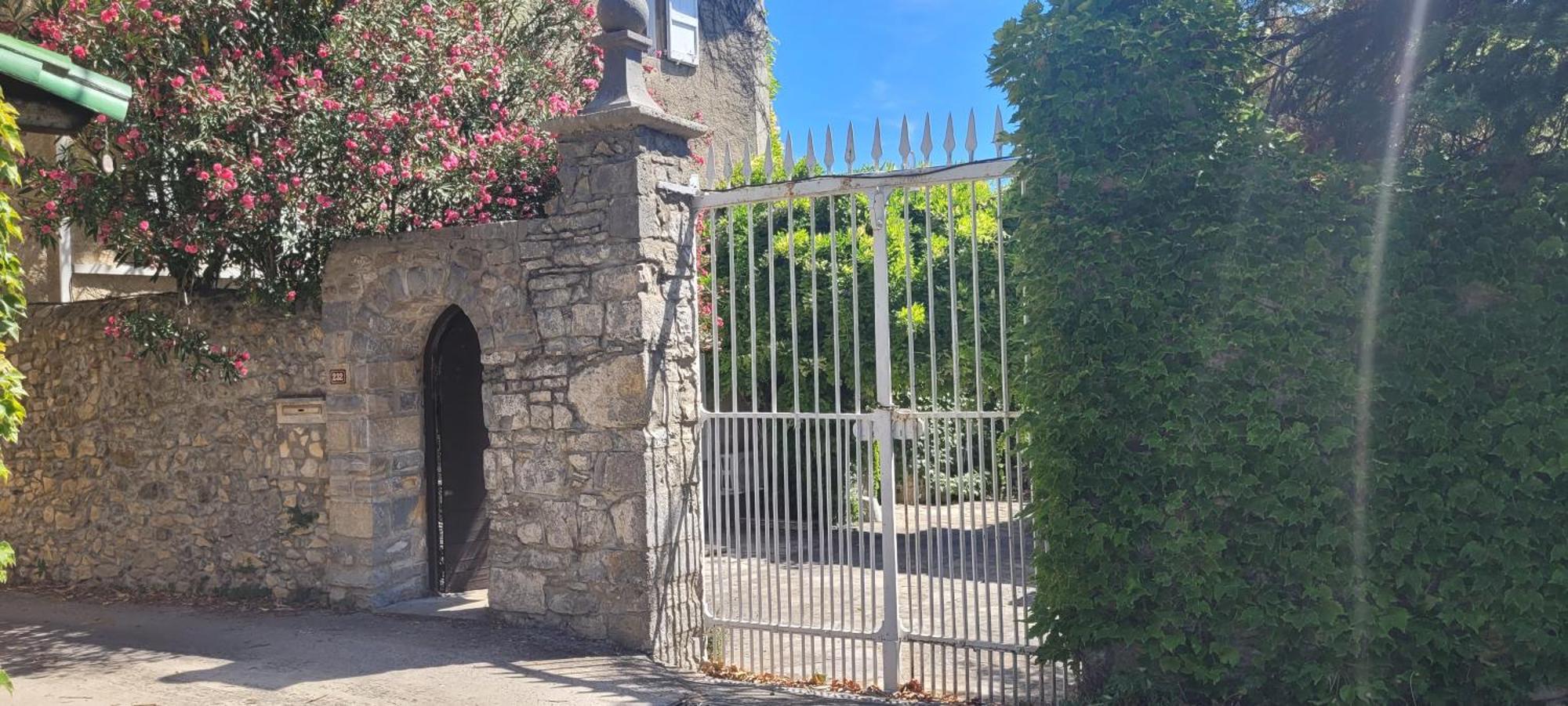 Le Domaine Du Soulier -Gite Et Chambres D'Hotes - La Maison Du Gardien Tornac エクステリア 写真