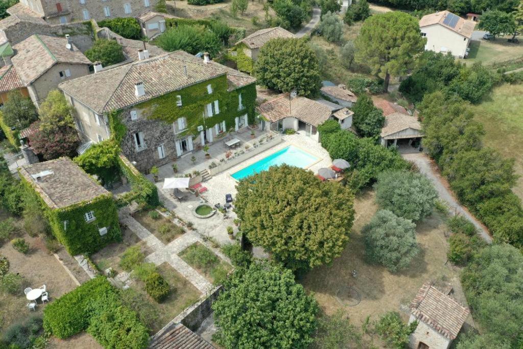 Le Domaine Du Soulier -Gite Et Chambres D'Hotes - La Maison Du Gardien Tornac エクステリア 写真
