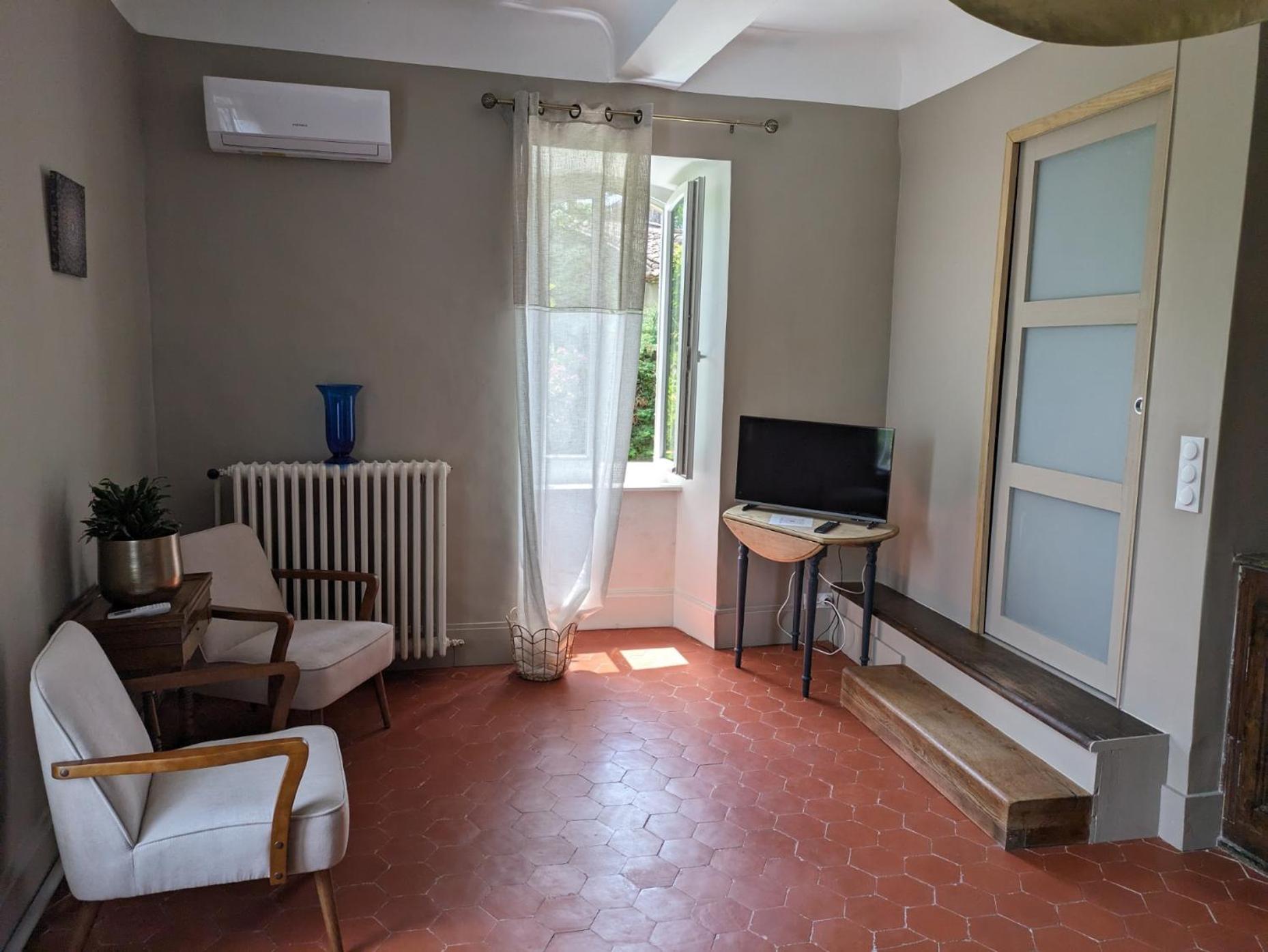 Le Domaine Du Soulier -Gite Et Chambres D'Hotes - La Maison Du Gardien Tornac エクステリア 写真