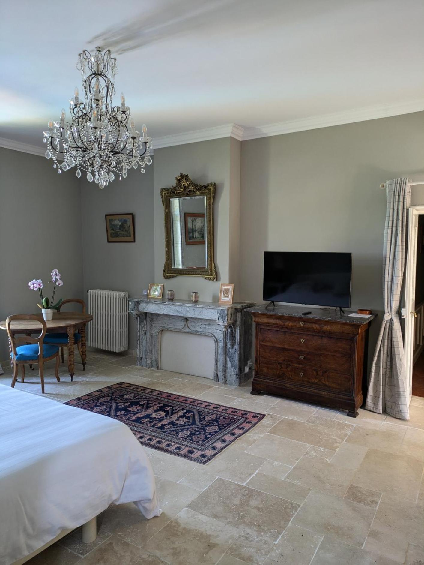 Le Domaine Du Soulier -Gite Et Chambres D'Hotes - La Maison Du Gardien Tornac エクステリア 写真