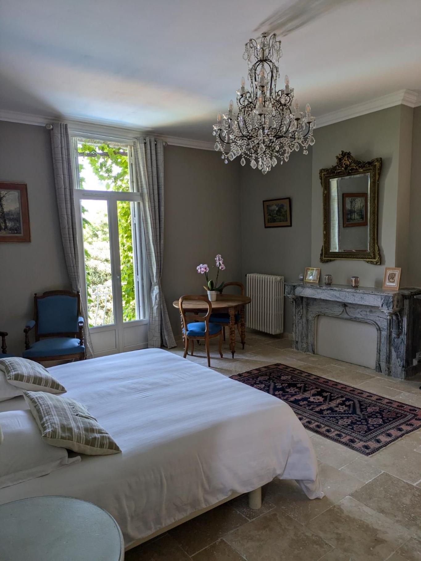 Le Domaine Du Soulier -Gite Et Chambres D'Hotes - La Maison Du Gardien Tornac エクステリア 写真
