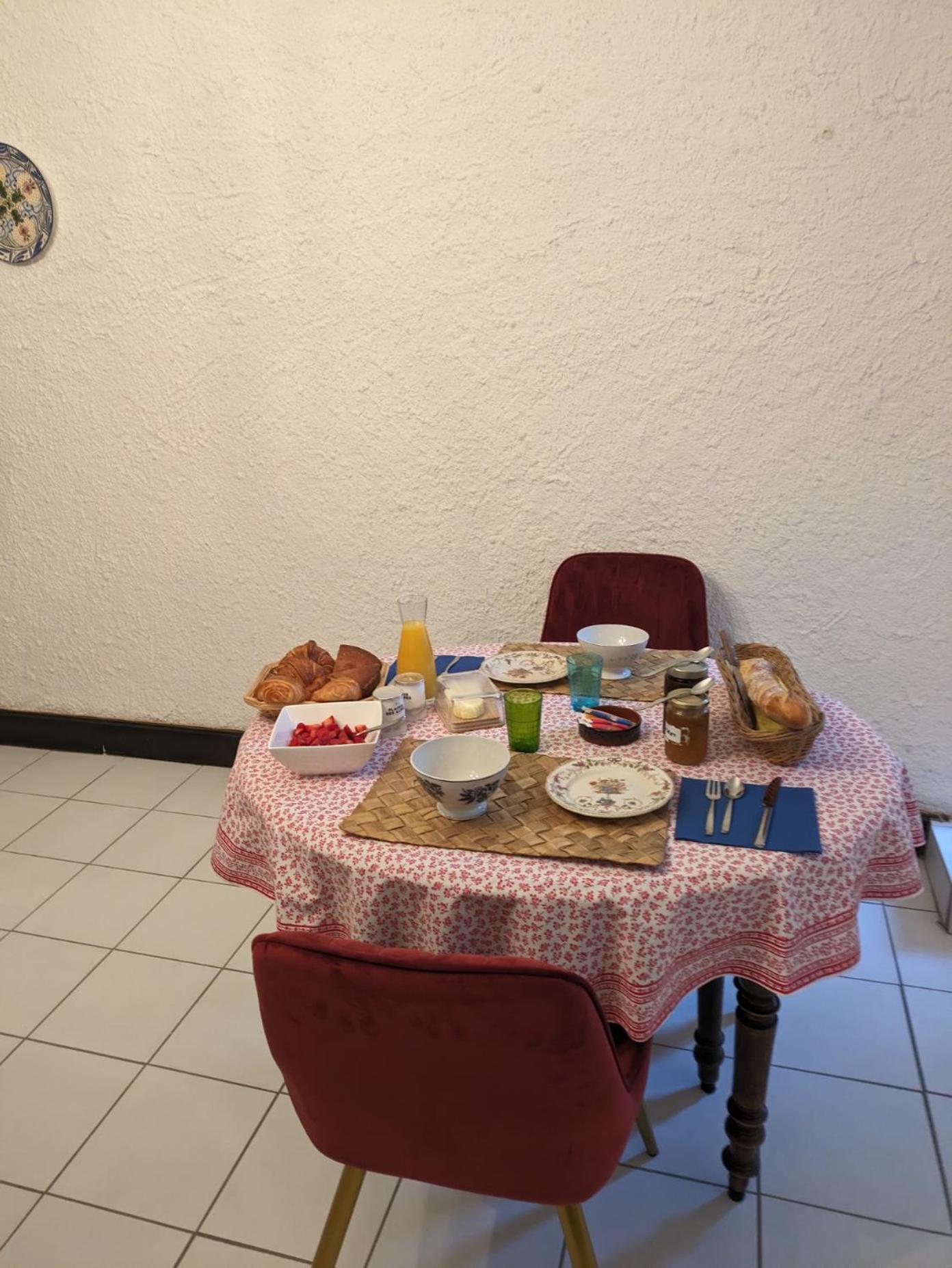 Le Domaine Du Soulier -Gite Et Chambres D'Hotes - La Maison Du Gardien Tornac エクステリア 写真