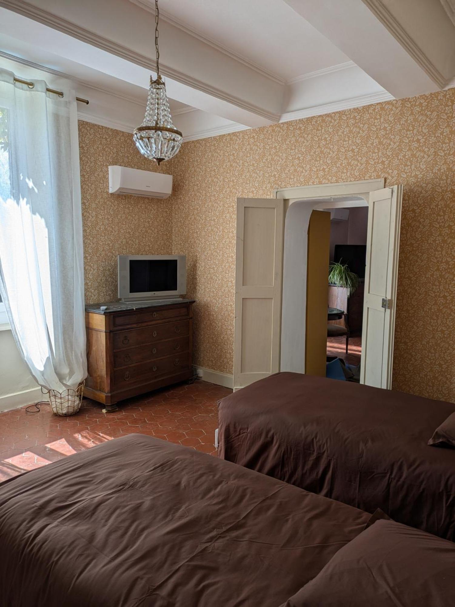 Le Domaine Du Soulier -Gite Et Chambres D'Hotes - La Maison Du Gardien Tornac エクステリア 写真