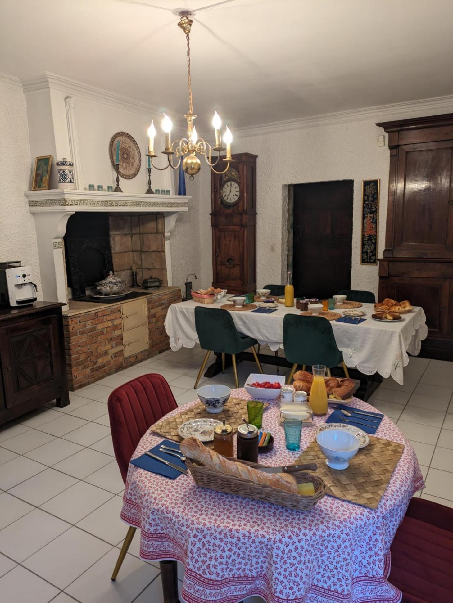 Le Domaine Du Soulier -Gite Et Chambres D'Hotes - La Maison Du Gardien Tornac エクステリア 写真